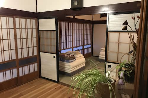 Traditional House for 5 guests | Minibar, in-room safe, desk, iron/ironing board