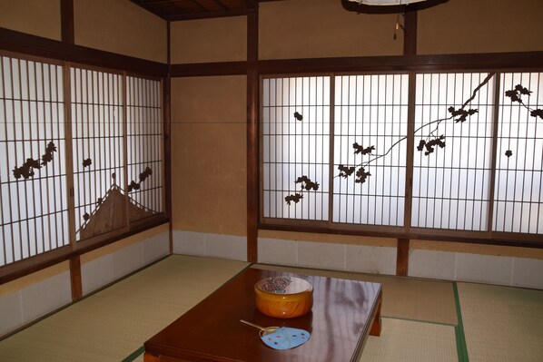 A traditional Japanese room with tatami flooring, shoji screens, and a low wooden table with a bowl and chopsticks. - Homeikan Morikawa Annex (Tokyo)