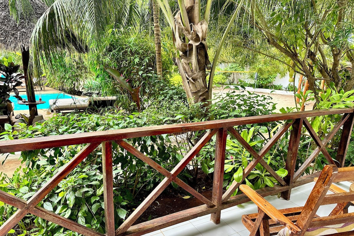Standaard tweepersoonskamer, uitzicht op zwembad | 1 slaapkamer, lakens van Egyptisch katoen, luxe beddengoed