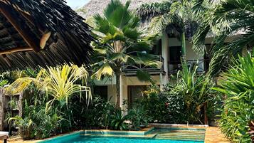 Egyptian cotton sheets, premium bedding, in-room safe, free WiFi