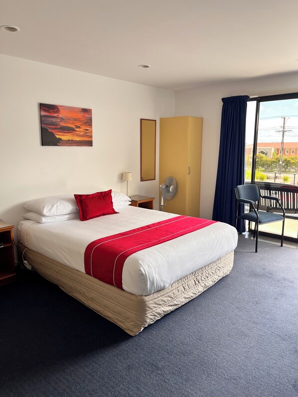 Studio | Hochwertige Bettwaren, individuell eingerichtet, Bügeleisen/Bügelbrett