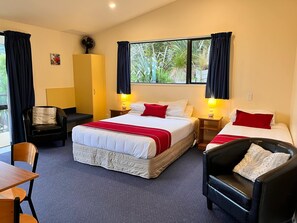 Deluxe Studio (Room 10) | Premium bedding, individually furnished, iron/ironing board