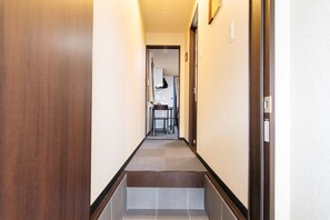 Căn hộ Tiêu chuẩn, 2 giường đôi (Maisonette, 1st Floor) | Bàn, khu vực làm việc phù hợp cho laptop