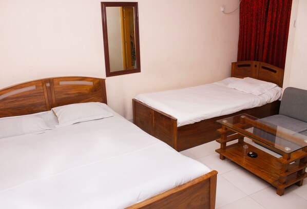 Deluxe Triple Room | Free WiFi - Hotel Diamond Park (Chittagong)