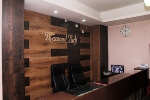 Reception - Hotel Diamond Park (Chittagong)
