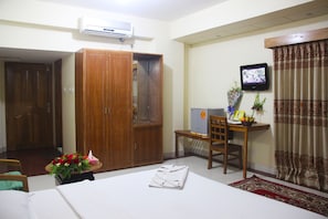 Minibar, soundproofing, free WiFi, bed sheets - Cox's Hilton (Cox's Bazar)