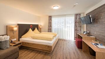 Comfort-Doppelzimmer, Balkon | Allergikerbettwaren, Zimmersafe, Schreibtisch, Verdunkelungsvorhänge