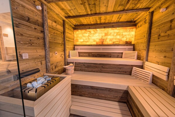 Sauna, steam room