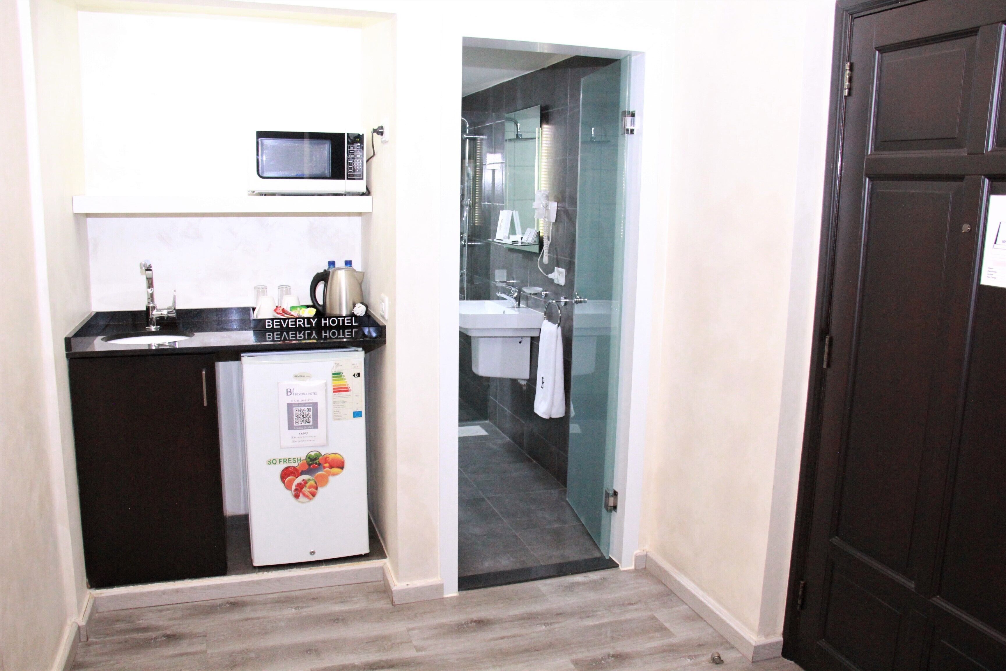 junior suite, city view | minibar