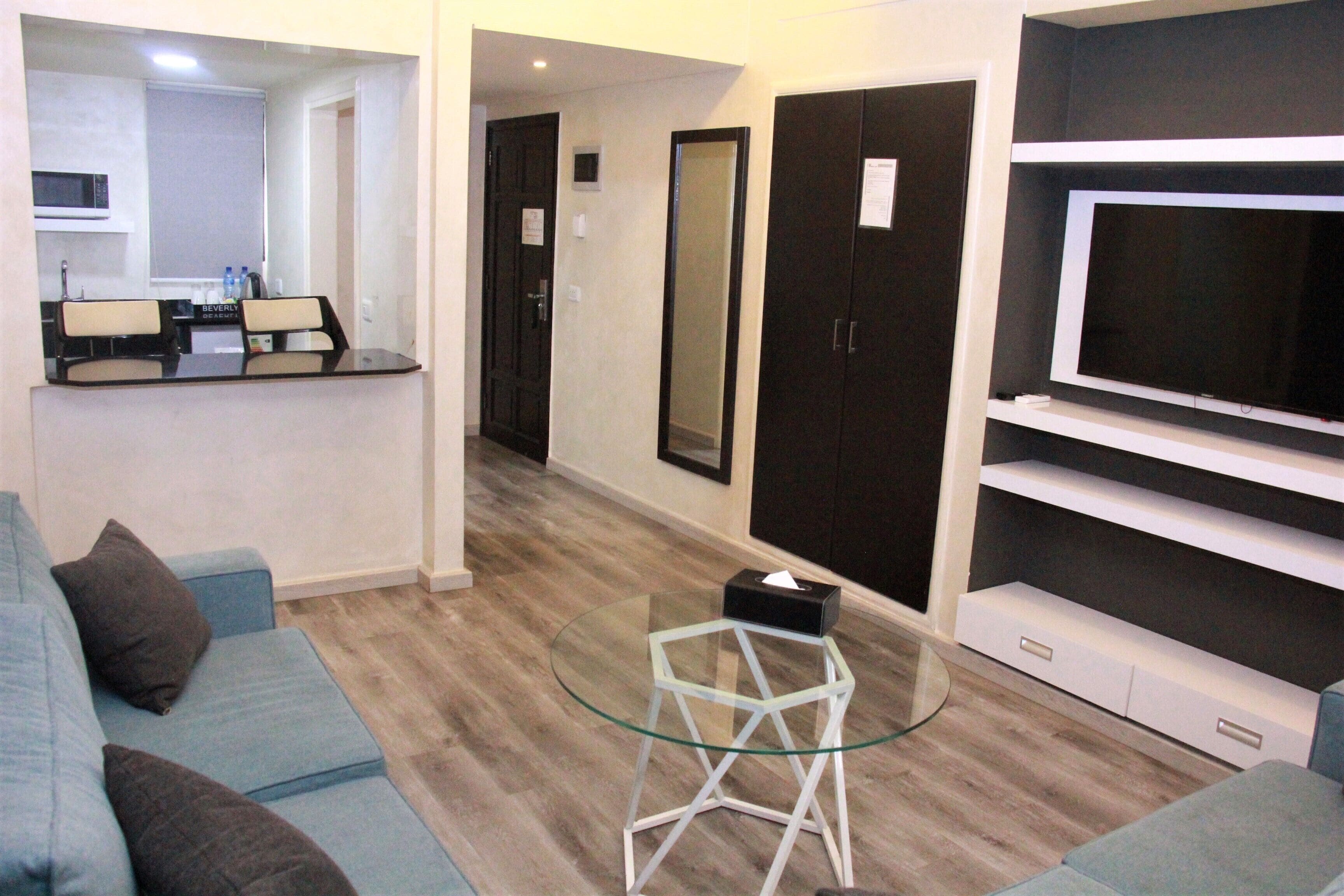 executive suite, city view | in-room dining