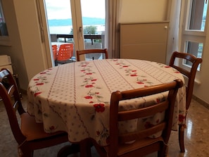 Apartment, 2 Bedrooms, 2 Bathrooms | In-room dining
