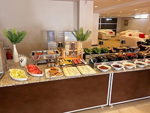 Gratis komplett frukost varje dag 