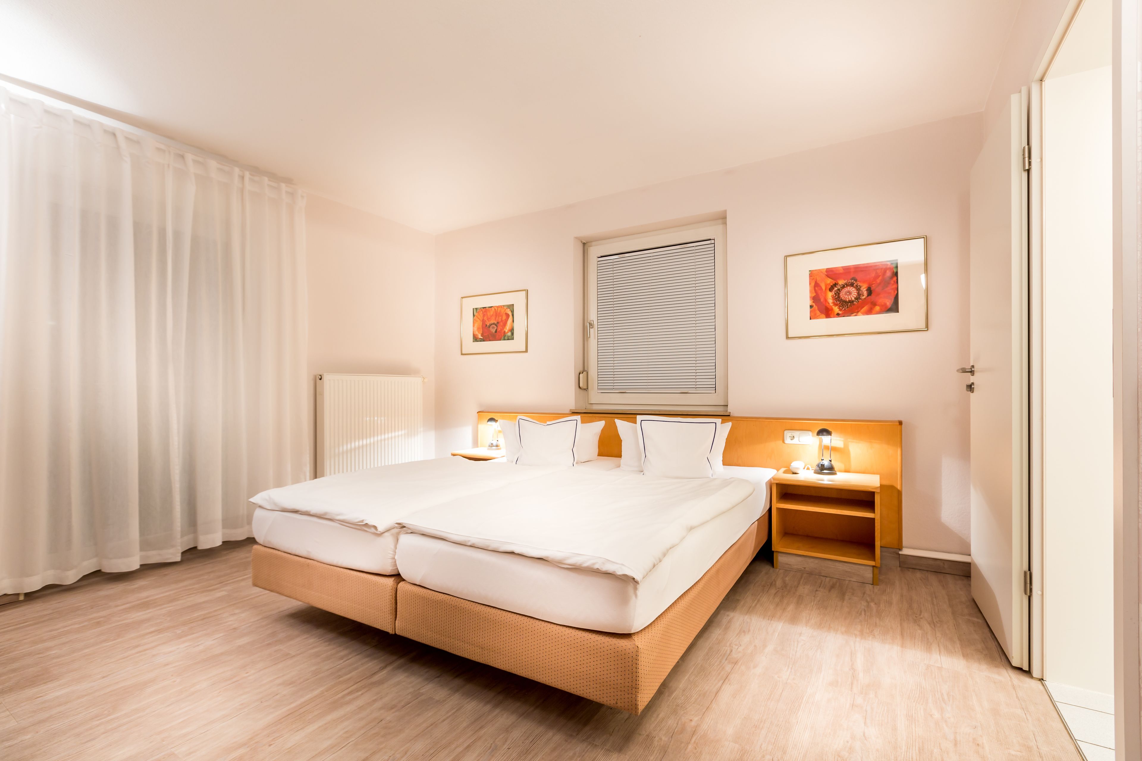 comfort double room | desk, soundproofing, free wifi, bed sheets