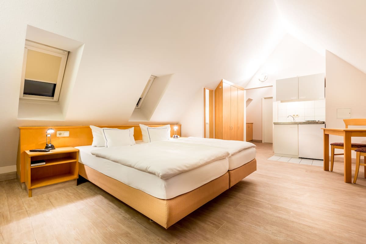 comfort double room | desk, soundproofing, free wifi, bed sheets