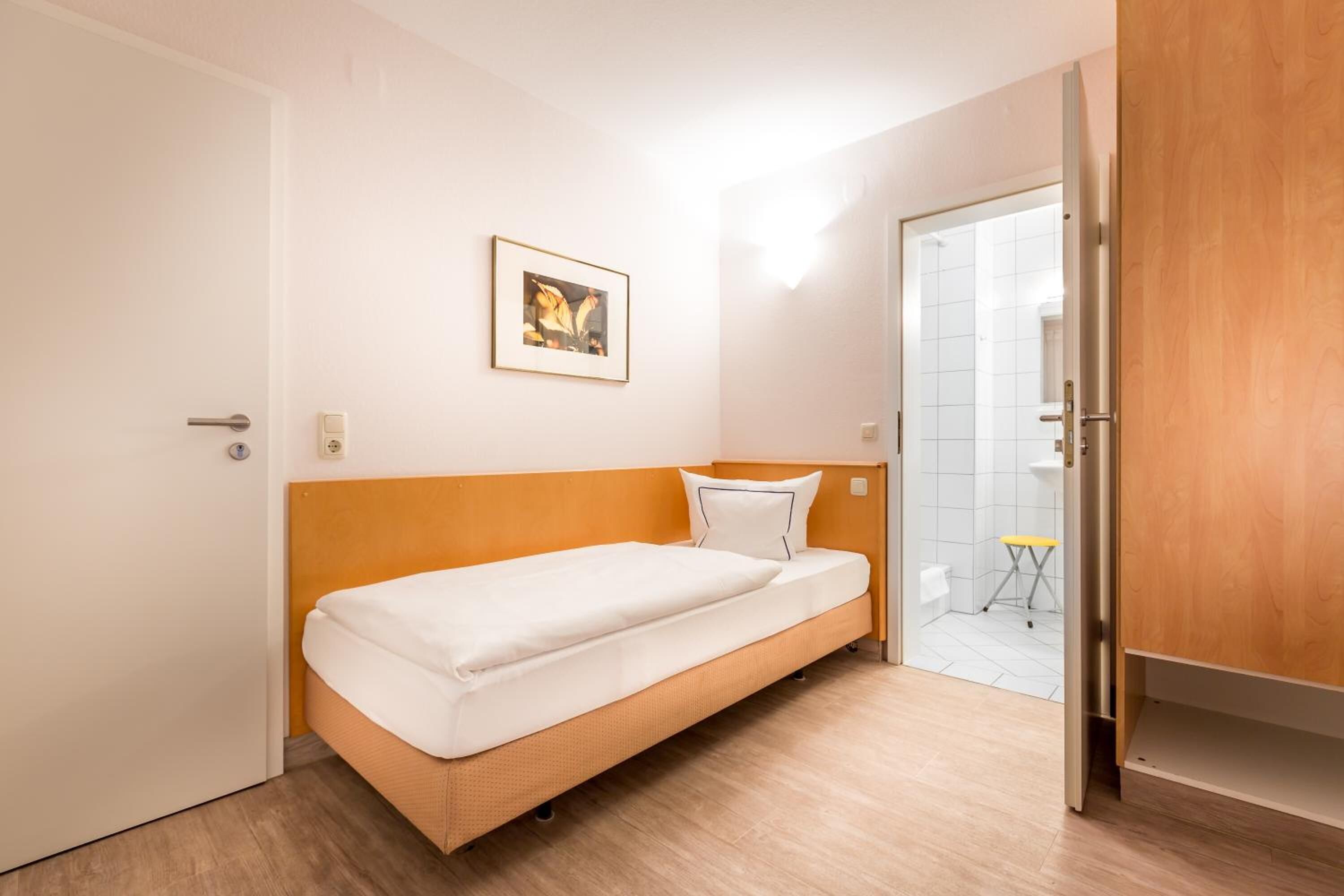 desk, soundproofing, free wifi, bed sheets