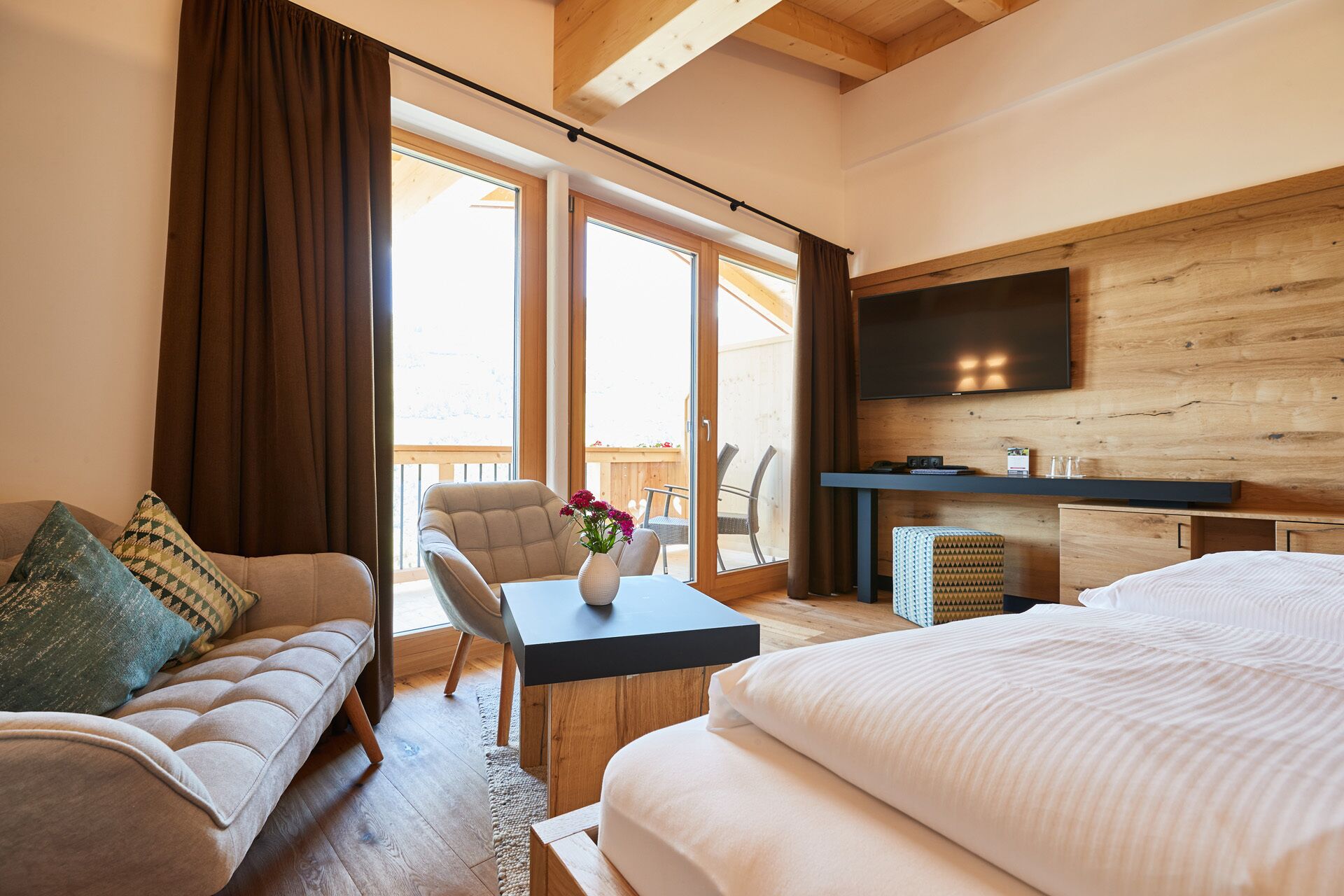 Exclusive Suite, 1 King Bed, Balcony, Valley View | Premium bedding, in-room safe, desk, soundproofing