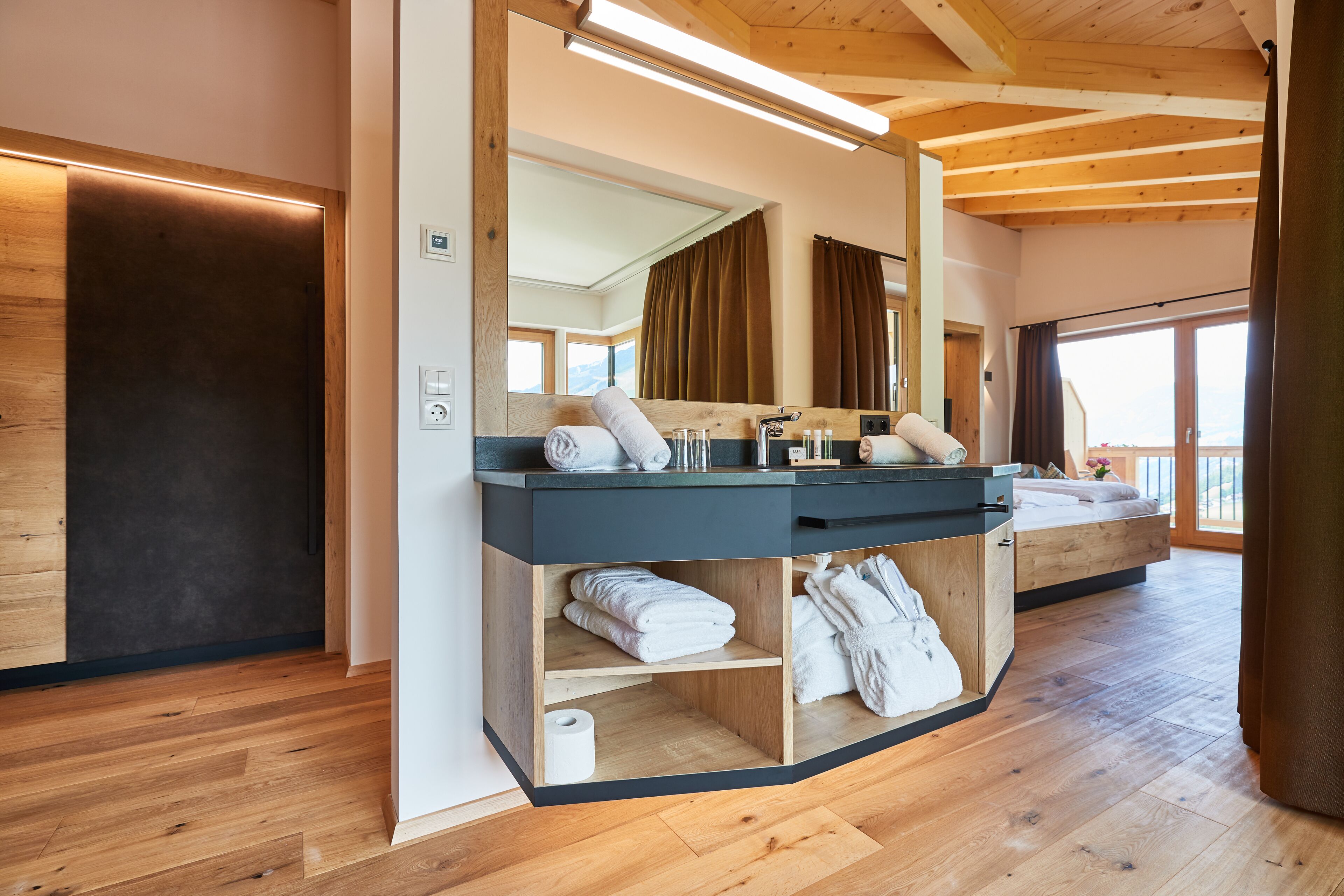 honeymoon suite, 1 king bed, bathtub, city view | bathroom | hair dryer, towels