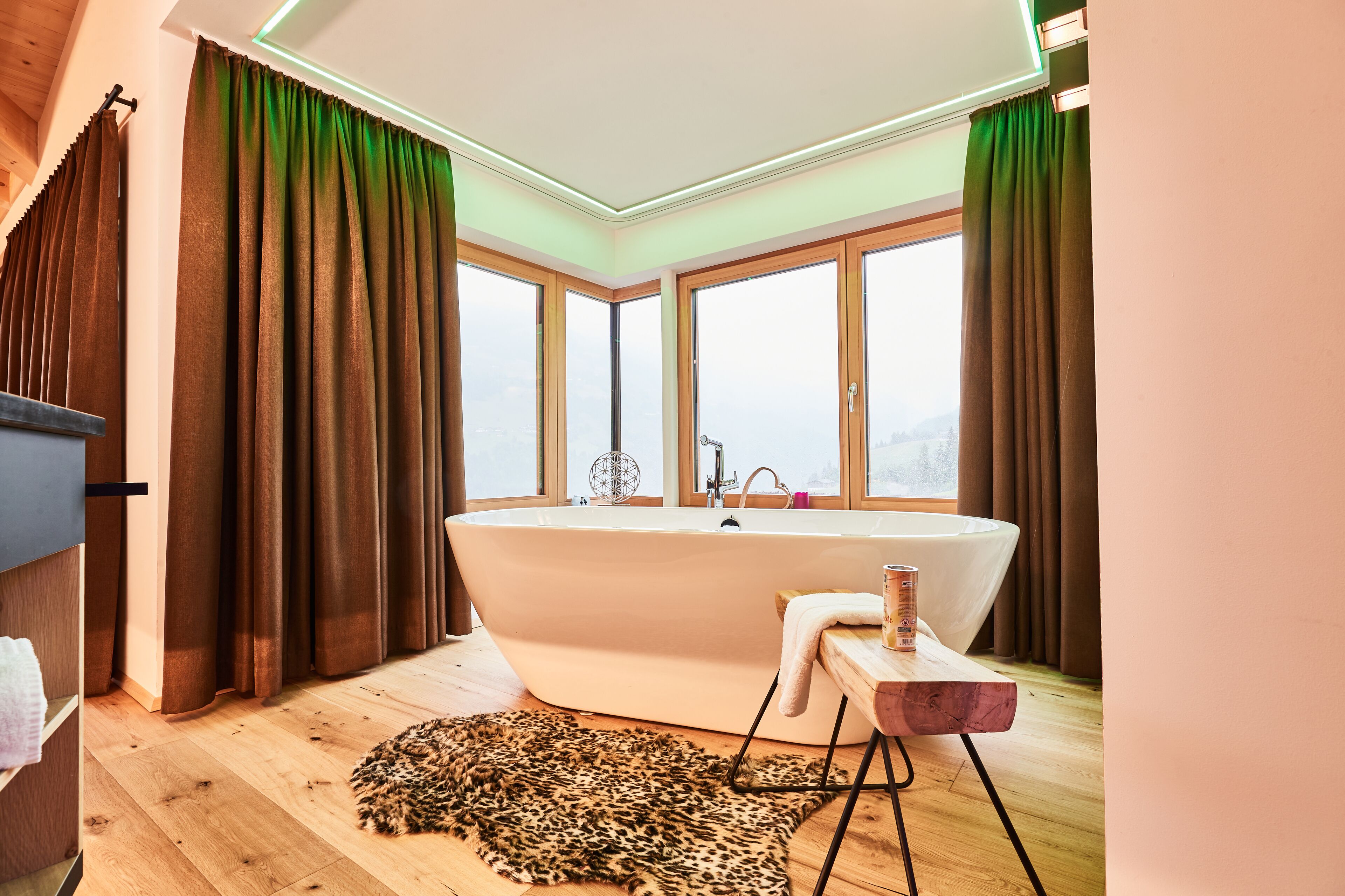 honeymoon suite, 1 king bed, bathtub, city view | bathroom | hair dryer, towels