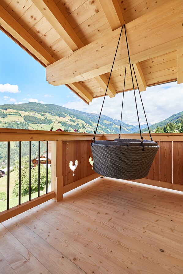 Honeymoon Suite, 1 King Bed, Bathtub, City View | Balcony view - Ferienhotel Jörglerhof (Hainzenberg)