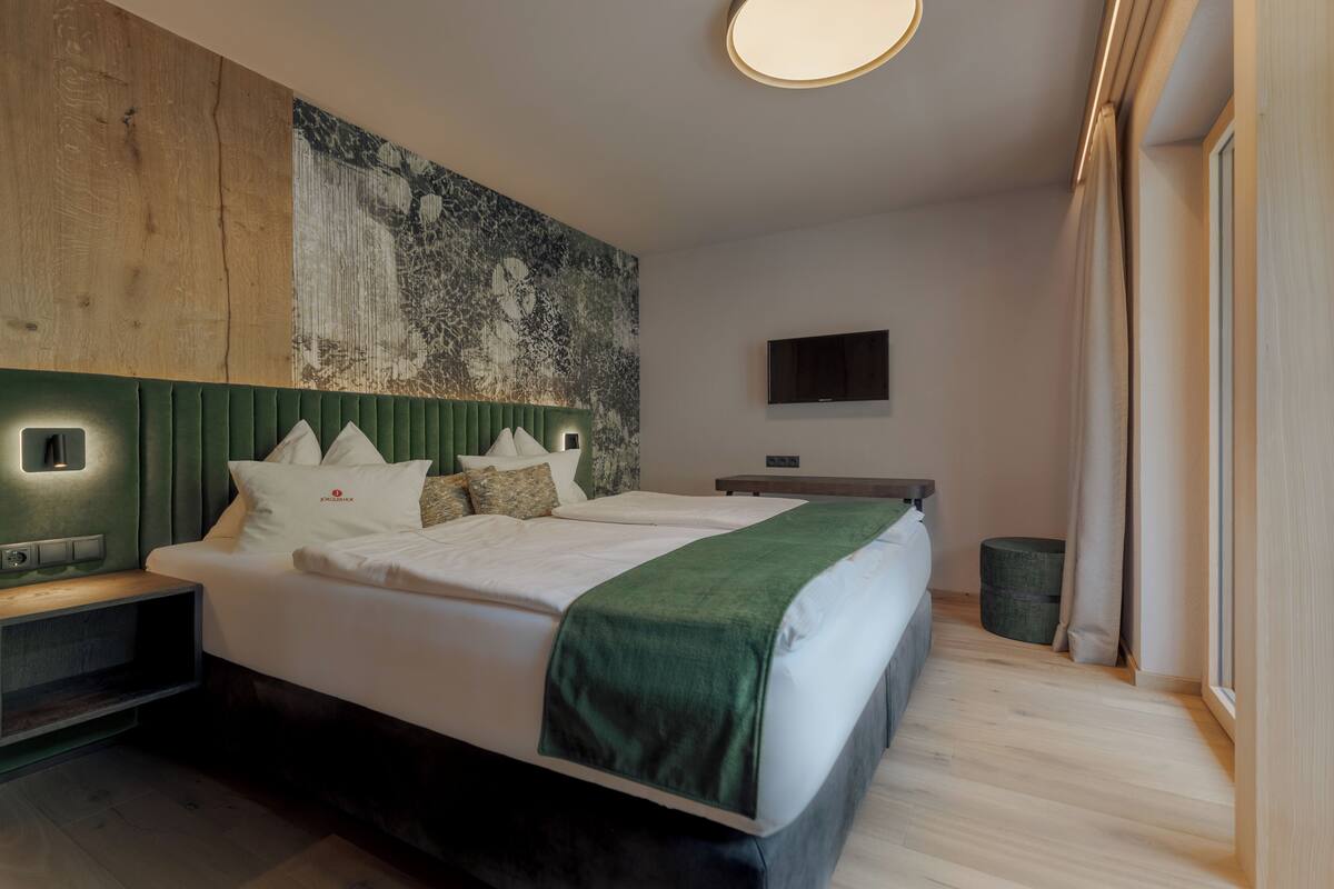 Family Suite | Premium bedding, minibar, in-room safe, desk