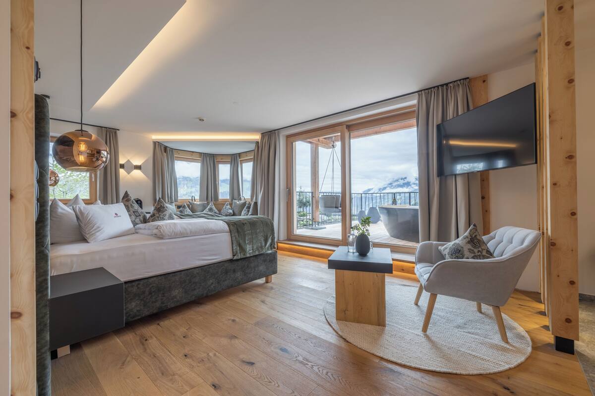 Exclusive Suite, Sauna | Premium bedding, minibar, in-room safe, desk