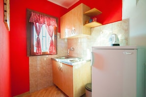Apartemen, 2 kamar tidur, pemandangan laut terbatas | Kamar mandi | Shower dan handuk