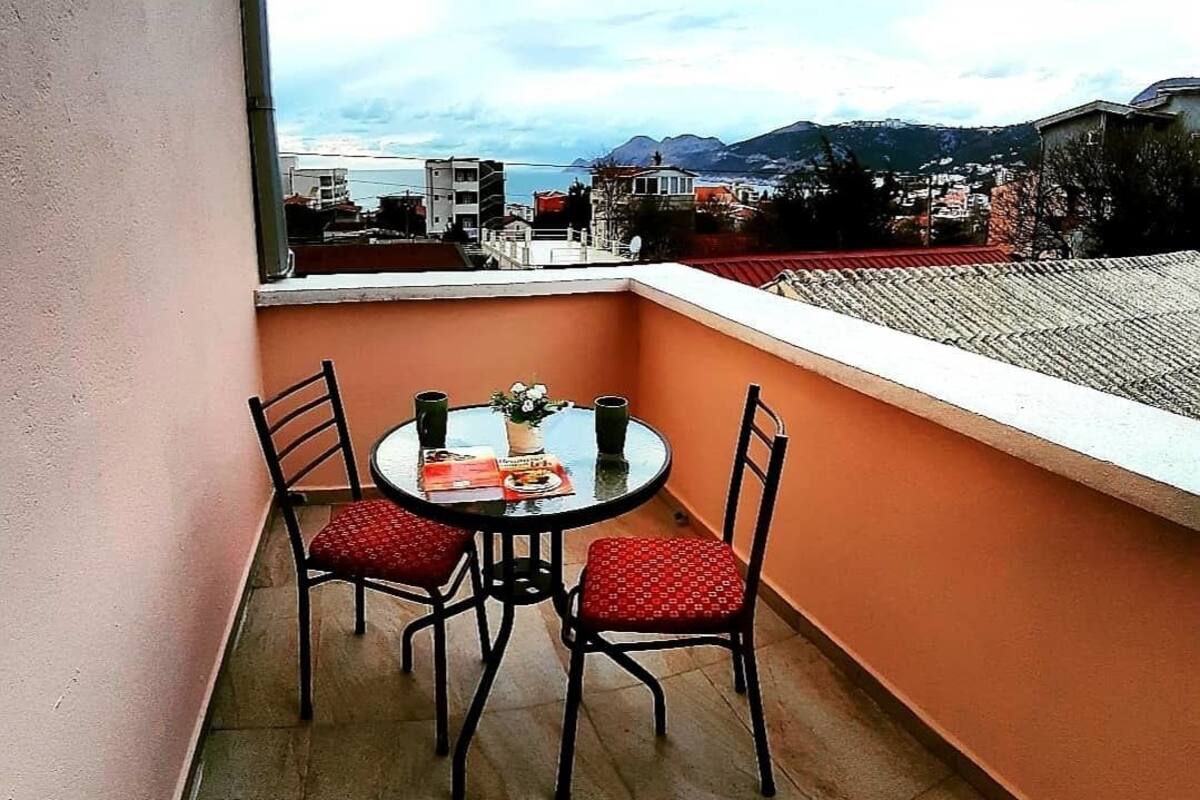 Two Bedroom Apartment, Balcony, Mountain and Sea view (5 Adults)