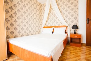 Apartment, 2 Bedrooms, Balcony, Sea View | Soundproofing, iron/ironing board, free WiFi, bed sheets - Apartments Taida (Bar)