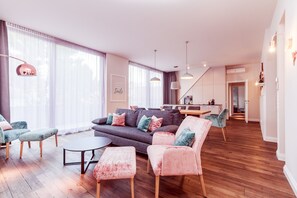 Cobertura luxo, 3 quartos, terraço, vista para o jardim | Área de estar | TV de tela plana, brinquedos, pisos aquecidos