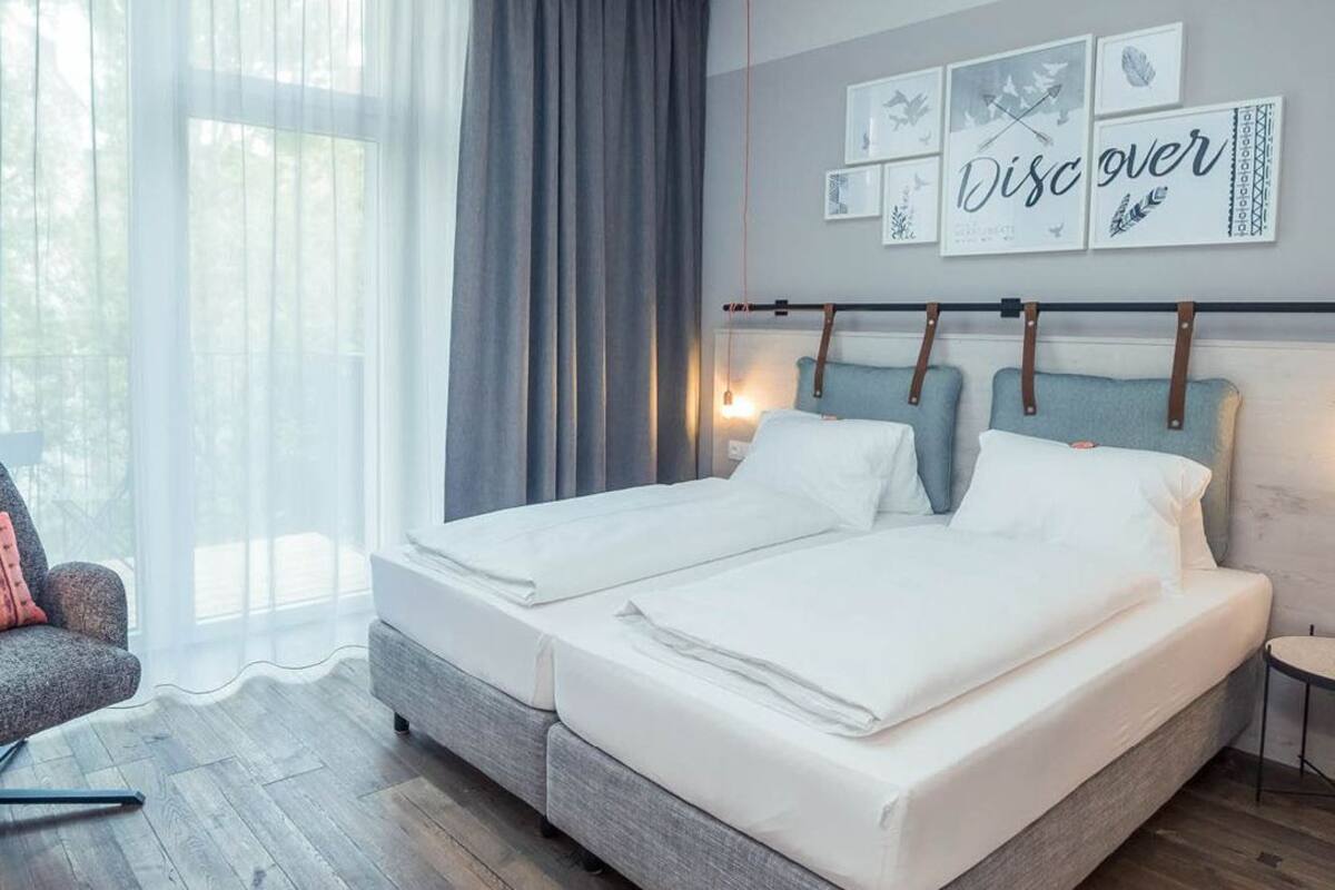 Design Stüdyo, 2 Tek Kişilik Yatak, Balkon, Bahçeli | Masa, dizüstü bilgisayar çalışma alanı, güneşlik/perde, ütü/ütü masası 