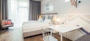 Design Stüdyo, 2 Tek Kişilik Yatak, Balkon, Bahçeli | Masa, dizüstü bilgisayar çalışma alanı, güneşlik/perde, ütü/ütü masası 