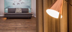 Design Apart Daire, 1 Yatak Odası, Balkon, Bahçeli | Oturma alanı | Düz ekran televizyon, oyuncaklar, ısıtmalı zemin 