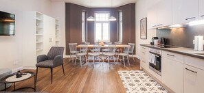 Design Apart Daire, 3 Yatak Odası, 2 Banyolu | Oturma alanı | Düz ekran televizyon, oyuncaklar, ısıtmalı zemin 