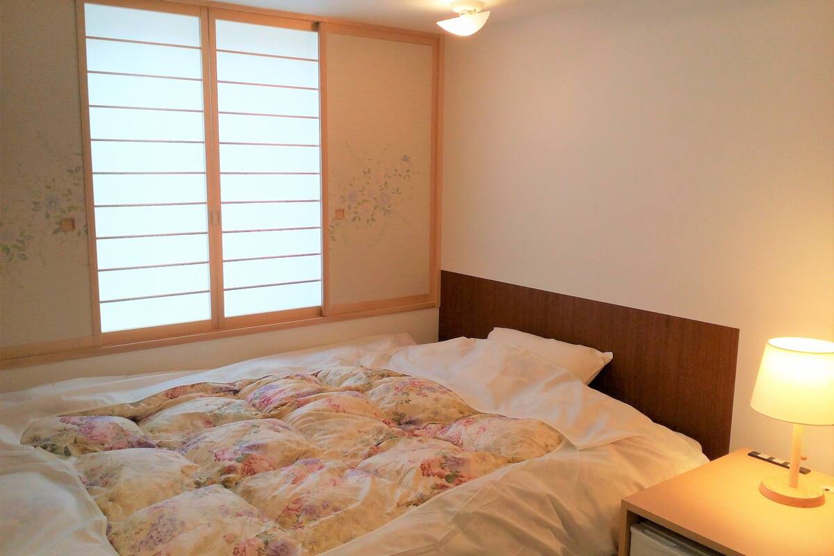 desk, soundproofing, iron/ironing board, free wifi