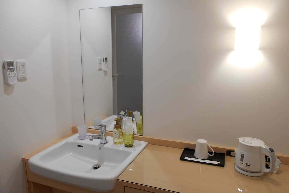 desk, soundproofing, iron/ironing board, free wifi