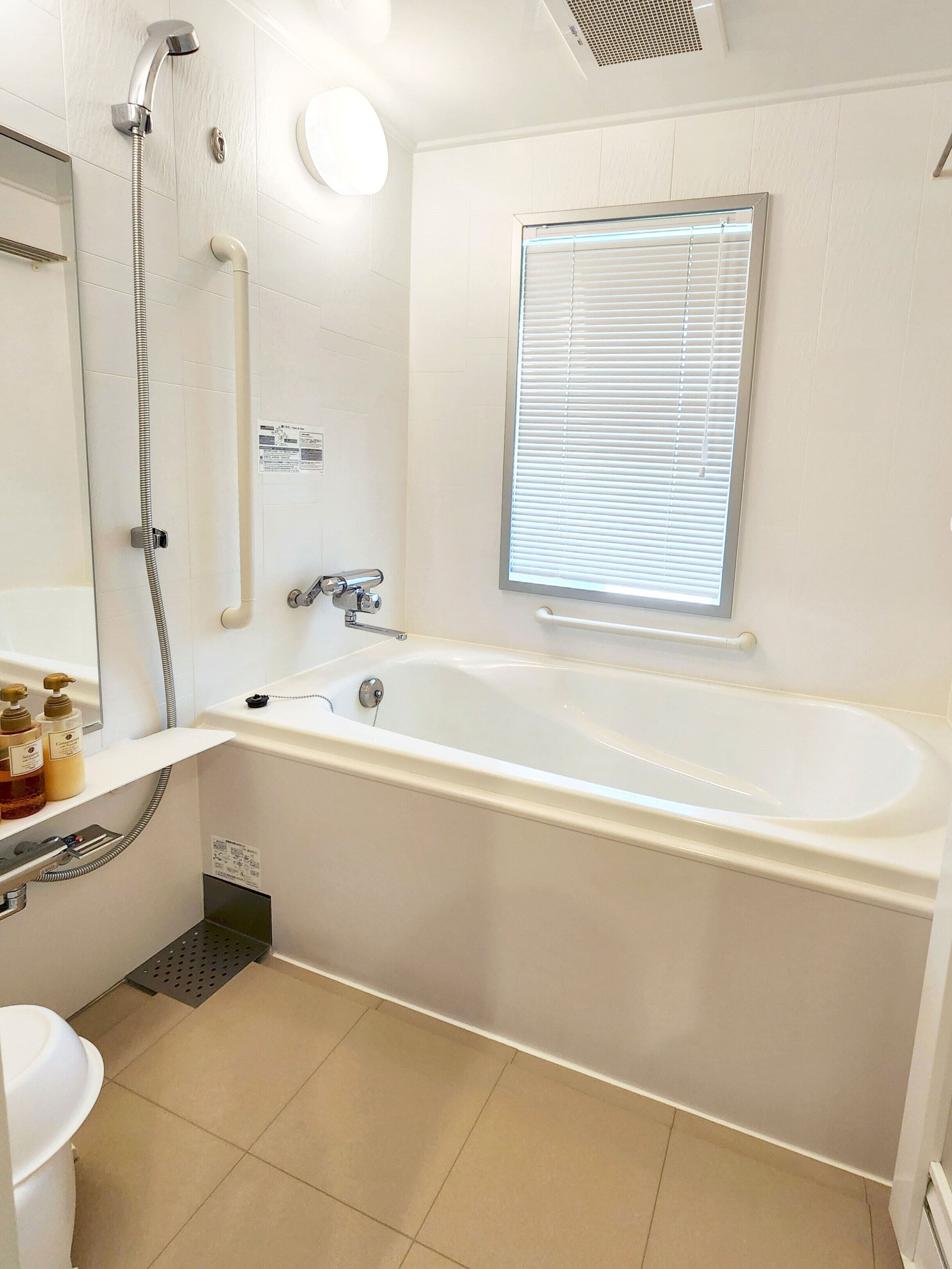 separate bathtub and shower, slippers, bidet, towels