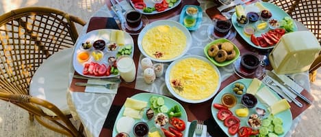 Free daily full breakfast