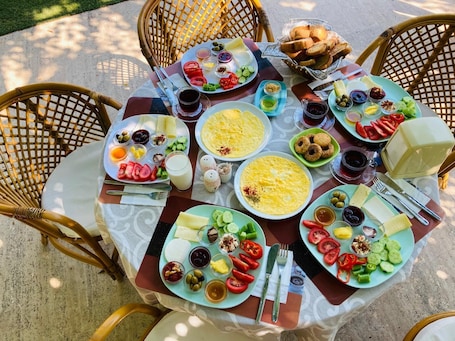 Free daily full breakfast