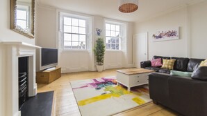 City Apartment, 2 Bedrooms, City View | Living room | Flat-screen TV - Berkeley House (Bristol)