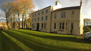 Front of property - Bonawe House Holiday Cottages (Taynuilt)