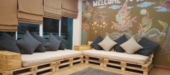 Small Space Cafe and Hostel