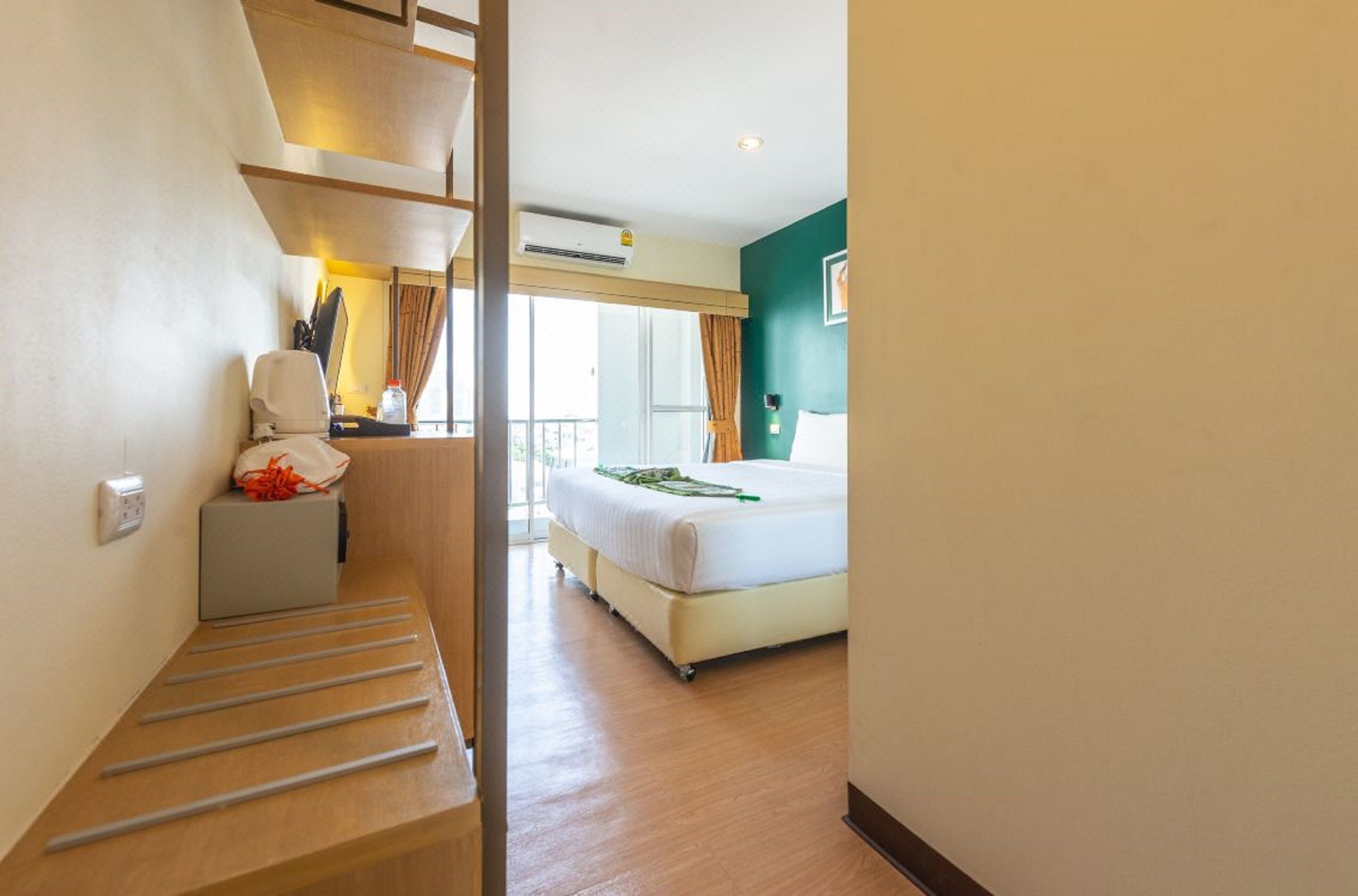 superior room | 1 bedroom, in-room safe, desk, soundproofing