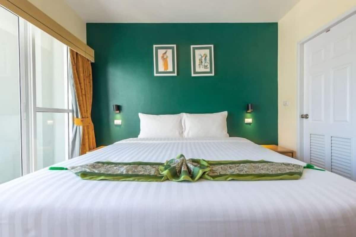 In-room safe, desk, soundproofing, rollaway beds