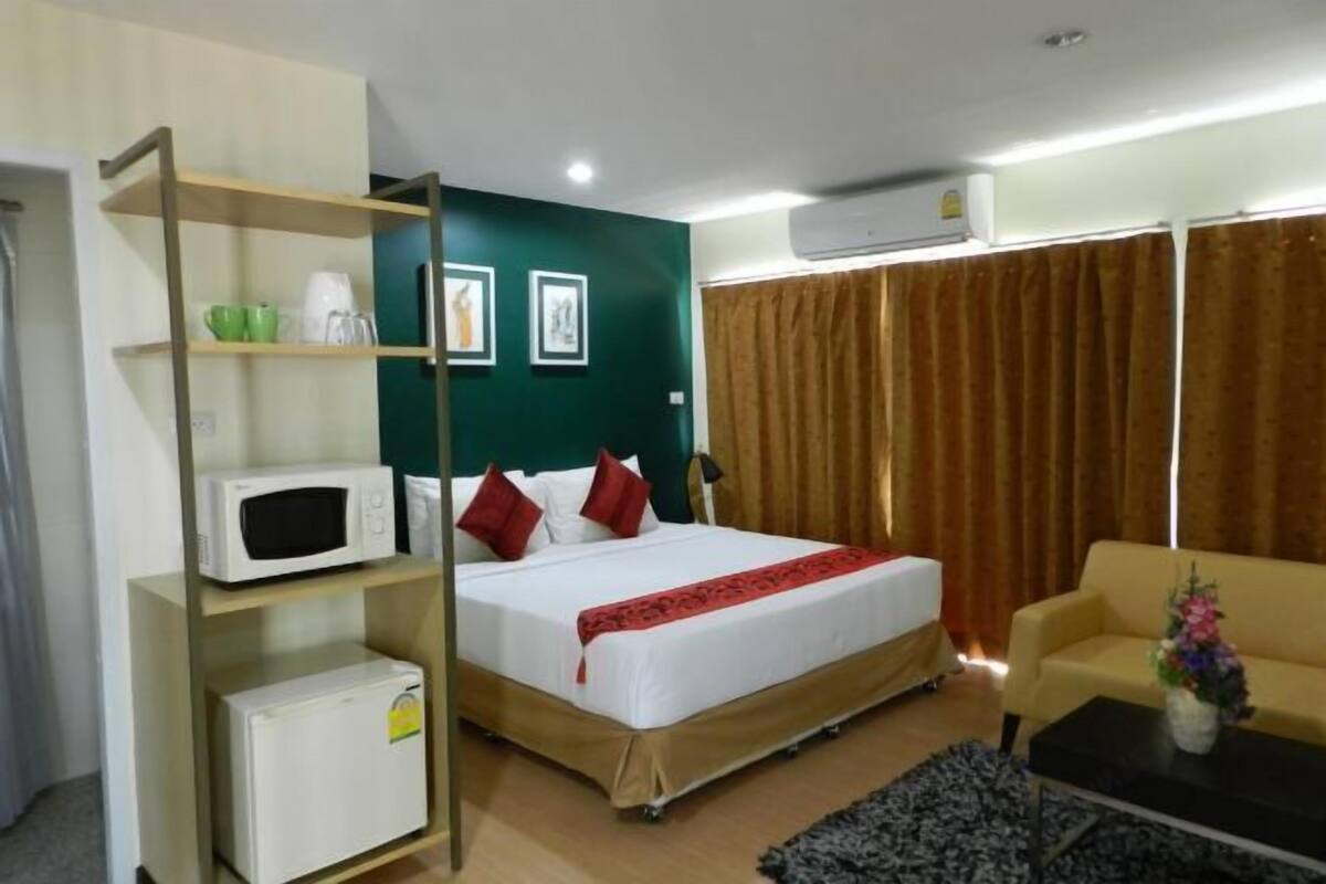 In-room safe, desk, soundproofing, rollaway beds