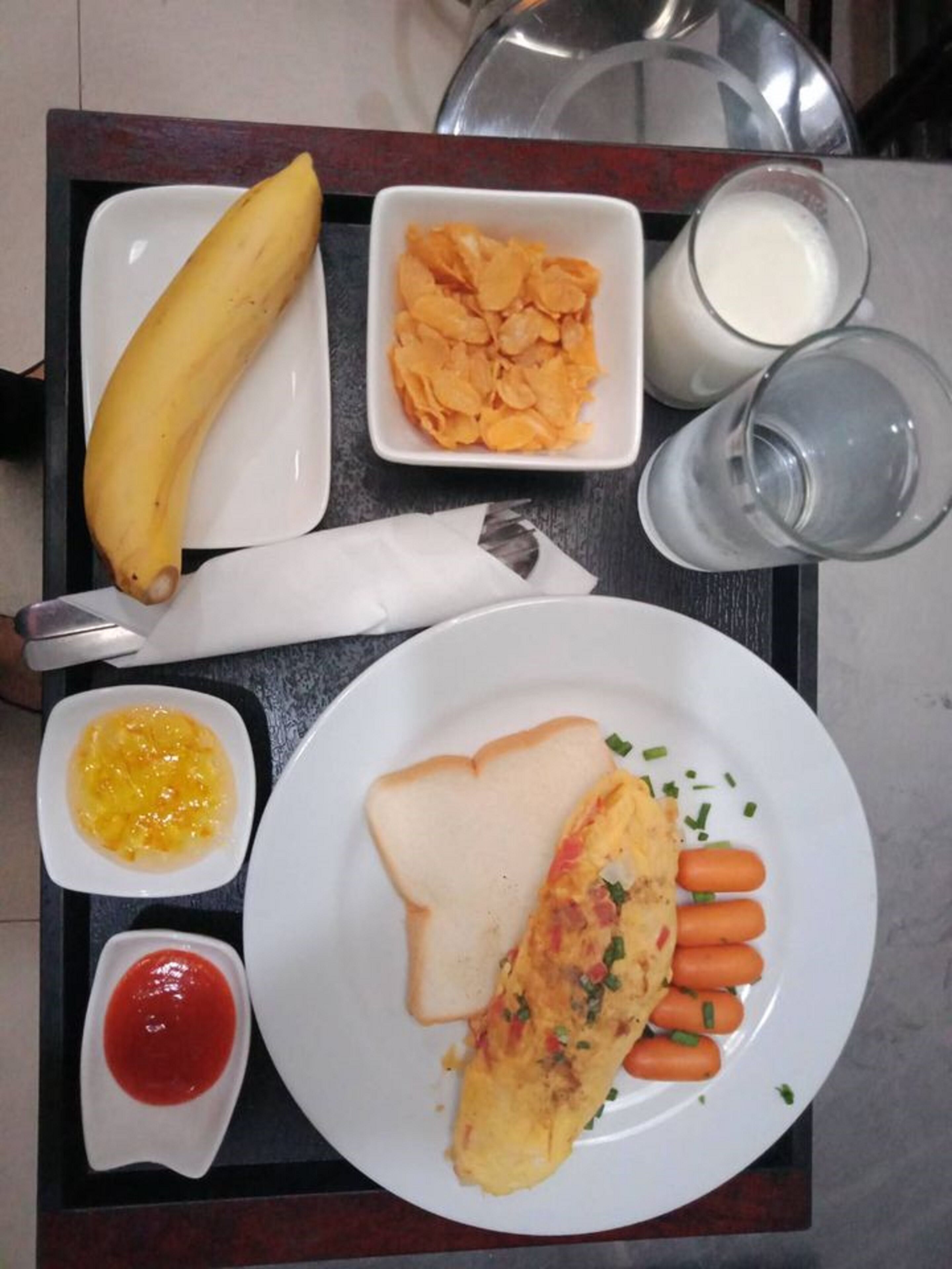 daily continental breakfast (thb 250 per person)