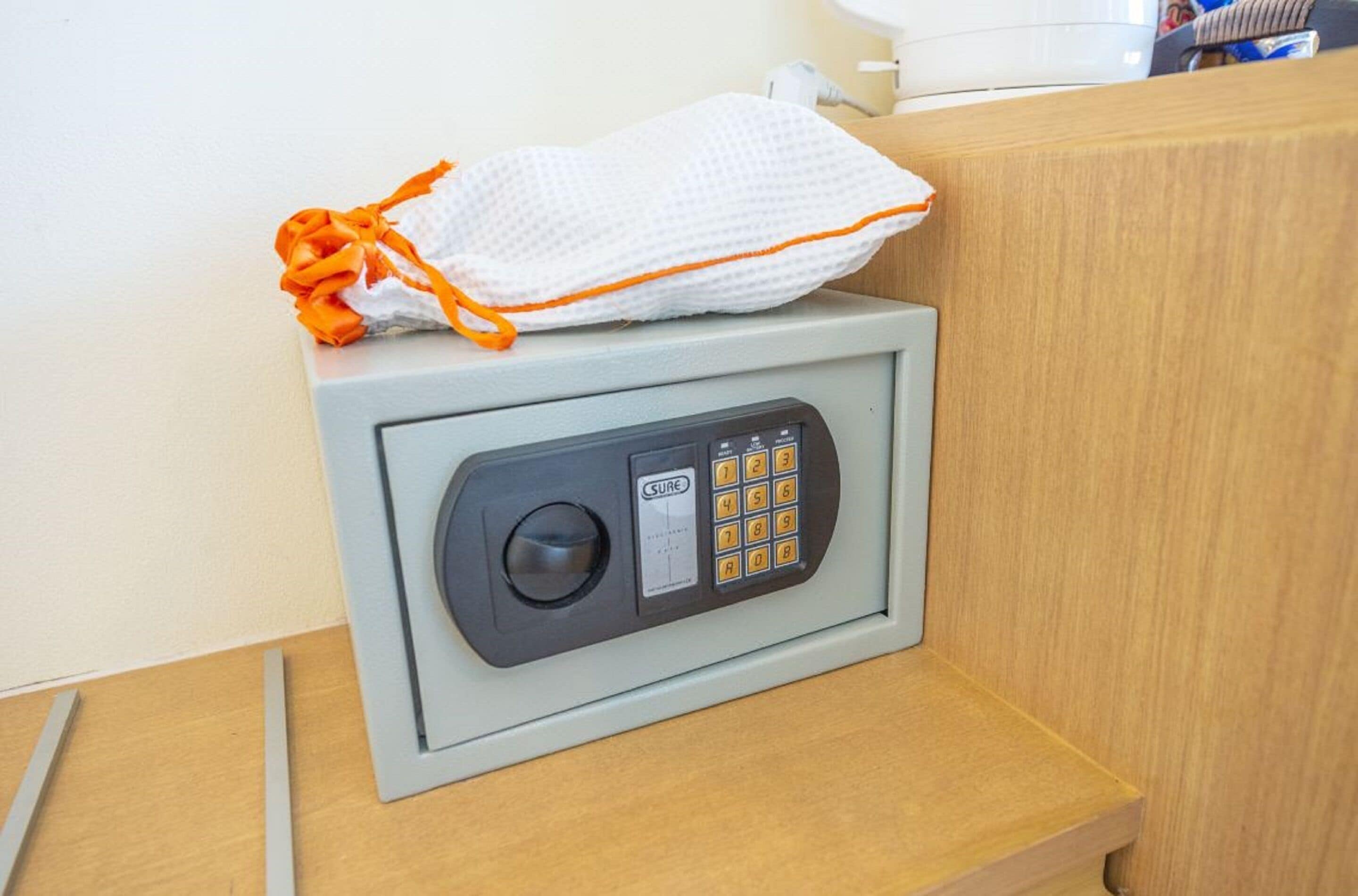 1 bedroom, in-room safe, desk, soundproofing