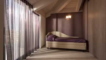 In-room safe, desk, soundproofing, free WiFi