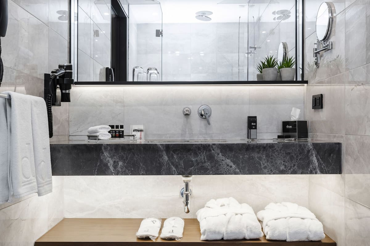 shower, free toiletries, slippers, towels