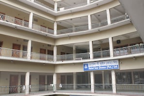 A multi-story hotel with balconies and a sign indicating it is Hotel Sia Queen Pvt. Ltd. - Hotel Sea Queen (Cox's Bazar)