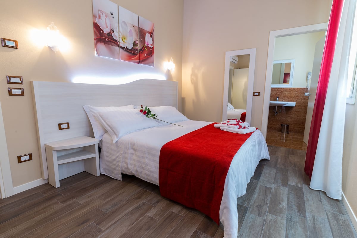 Quarto casal ou duplo, terraço | Cofres nos quartos, escrivaninha, quartos à prova de som